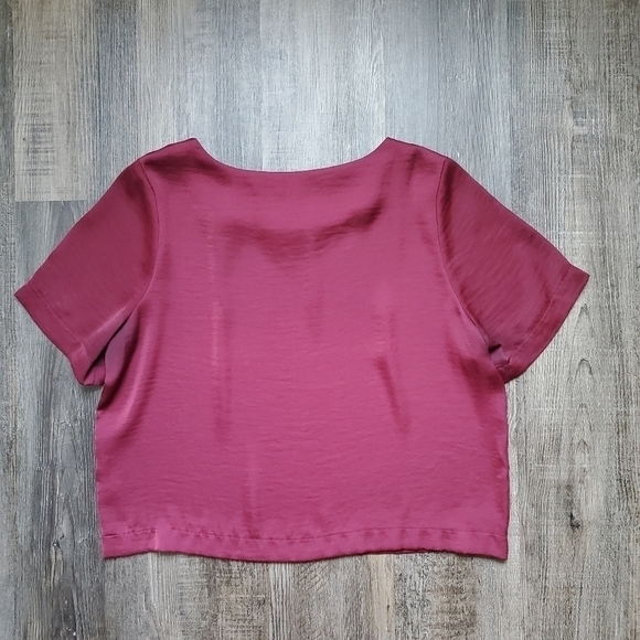 Cropped Blouse - Picture 2 of 4